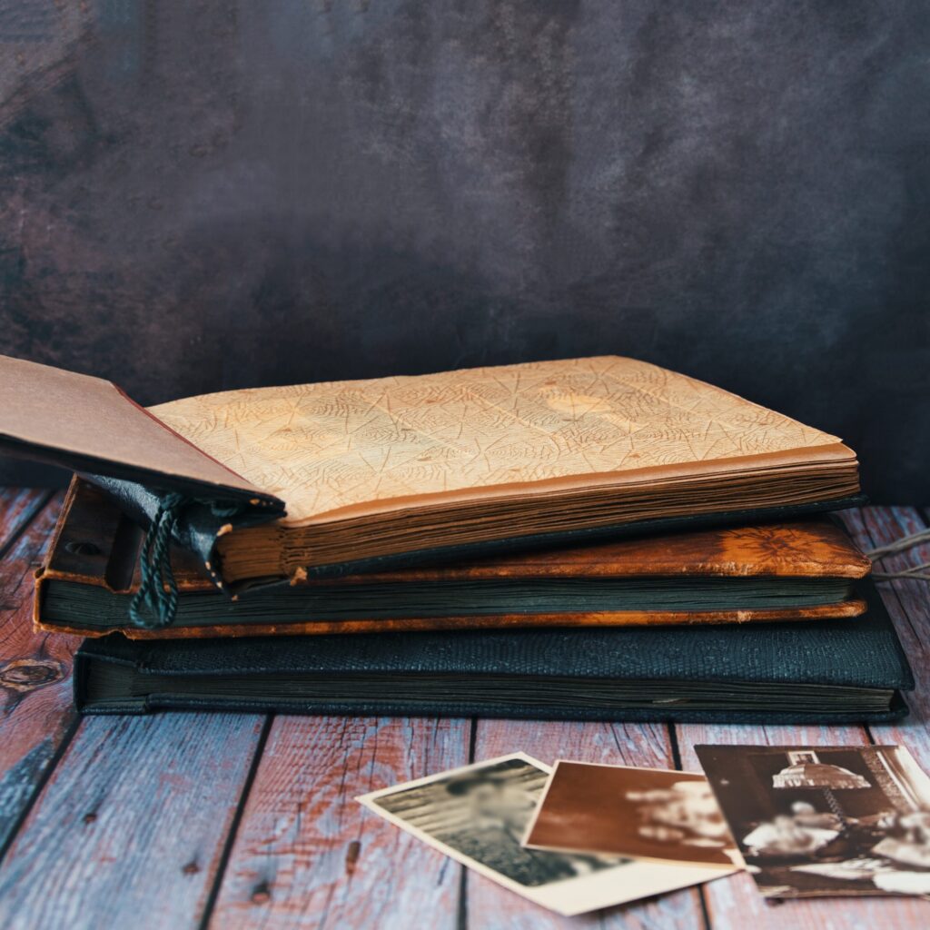 Southern Oregon Photo Manager shows a stack of old scrapbook style photo albums.